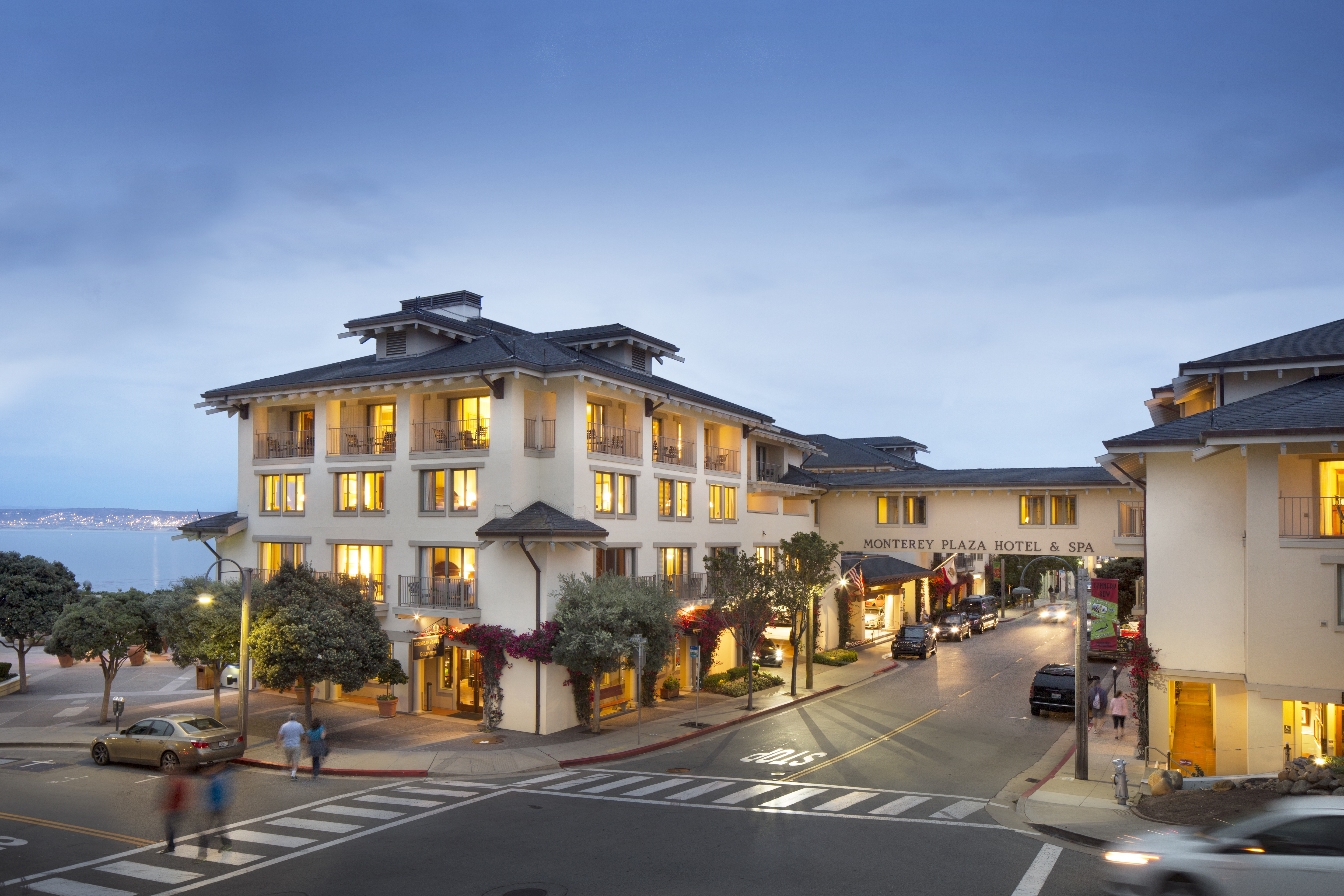 Monterey_Plaza_Hotel_Exterior.jpg