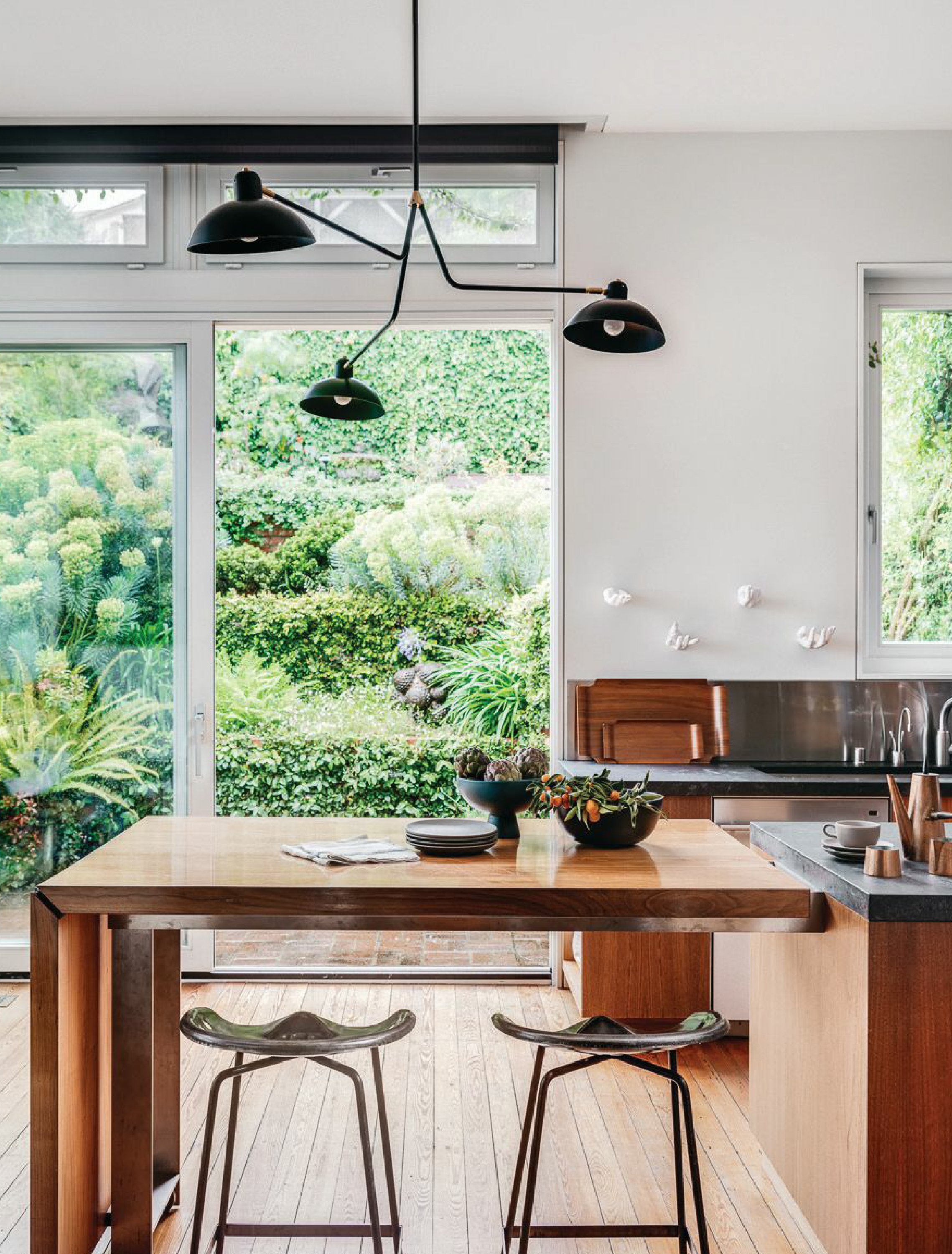 The kitchen looks out onto the client’s lush back garden. PHOTOGRAPH BY CHRISTOPHER STARK